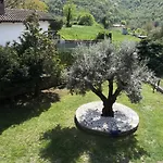 דירה Caissa - An Old Country Lady In A New Modern Dress