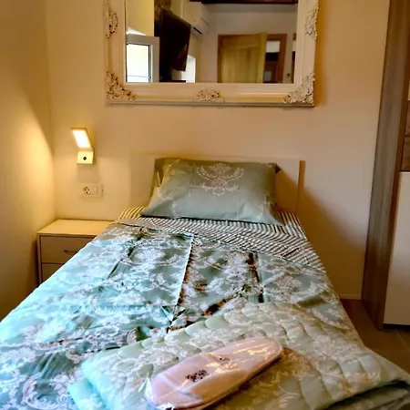 Apartment Caissa - An Old Country Lady In A New Modern Dress *