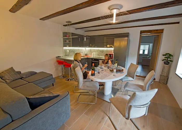 Caissa - An Old Country Lady In A New Modern Dress