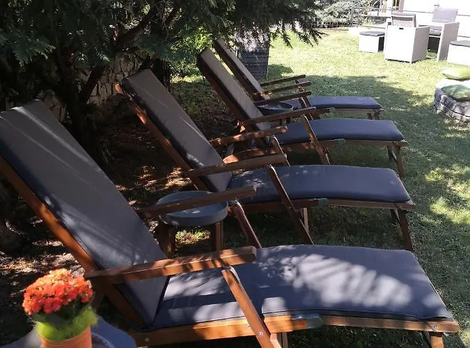 Caissa - An Old Country Lady In A New Modern Dress Deskle