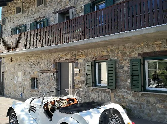 Caissa - An Old Country Lady In A New Modern Dress * Deskle