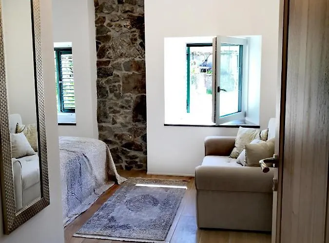 Daire Caissa - An Old Country Lady In A New Modern Dress Deskle