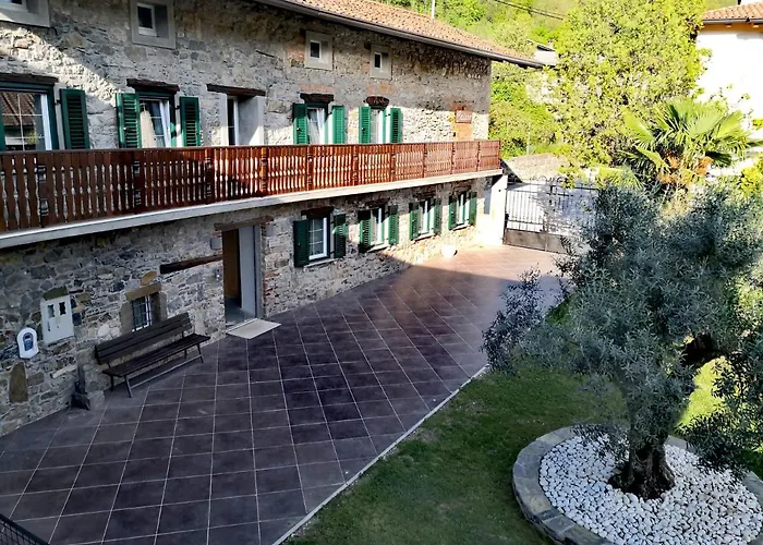 Caissa - An Old Country Lady In A New Modern Dress דירה