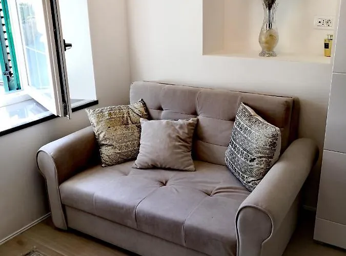 דירה Caissa - An Old Country Lady In A New Modern Dress *