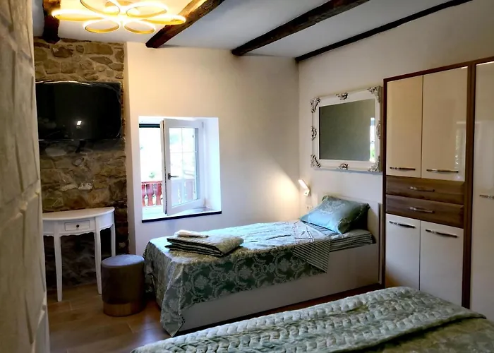 Caissa - An Old Country Lady In A New Modern Dress *