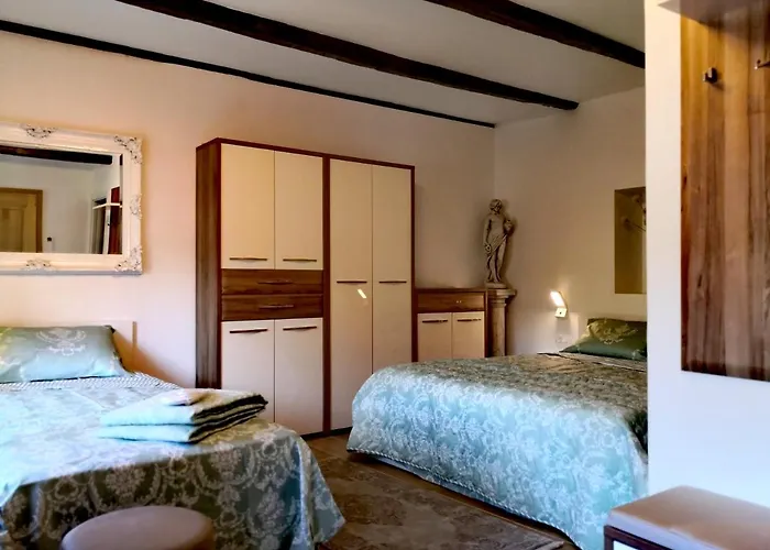 Caissa - An Old Country Lady In A New Modern Dress Deskle